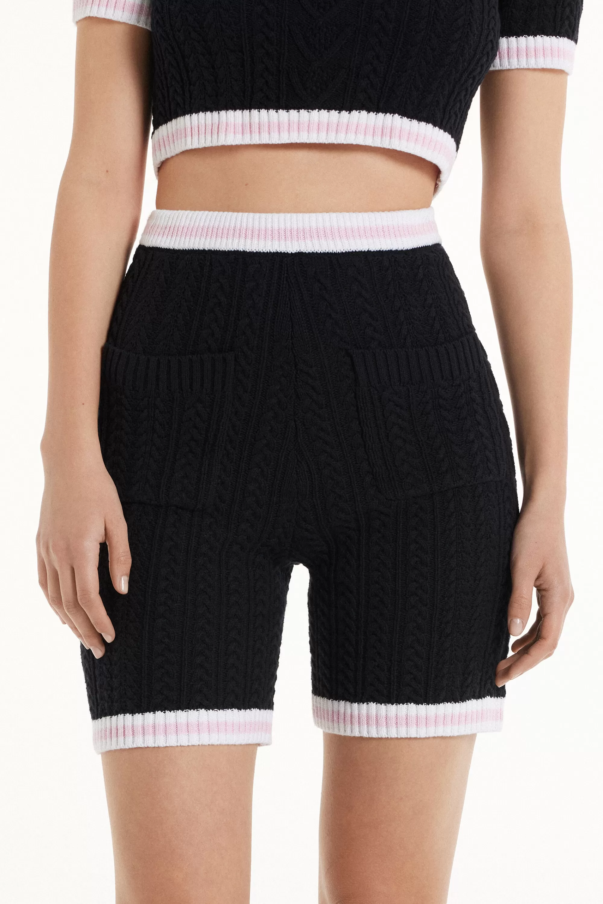 Shop Bermuda Tessuto Calato Treccia Con Tasche - Shorts - Donna | Shorts