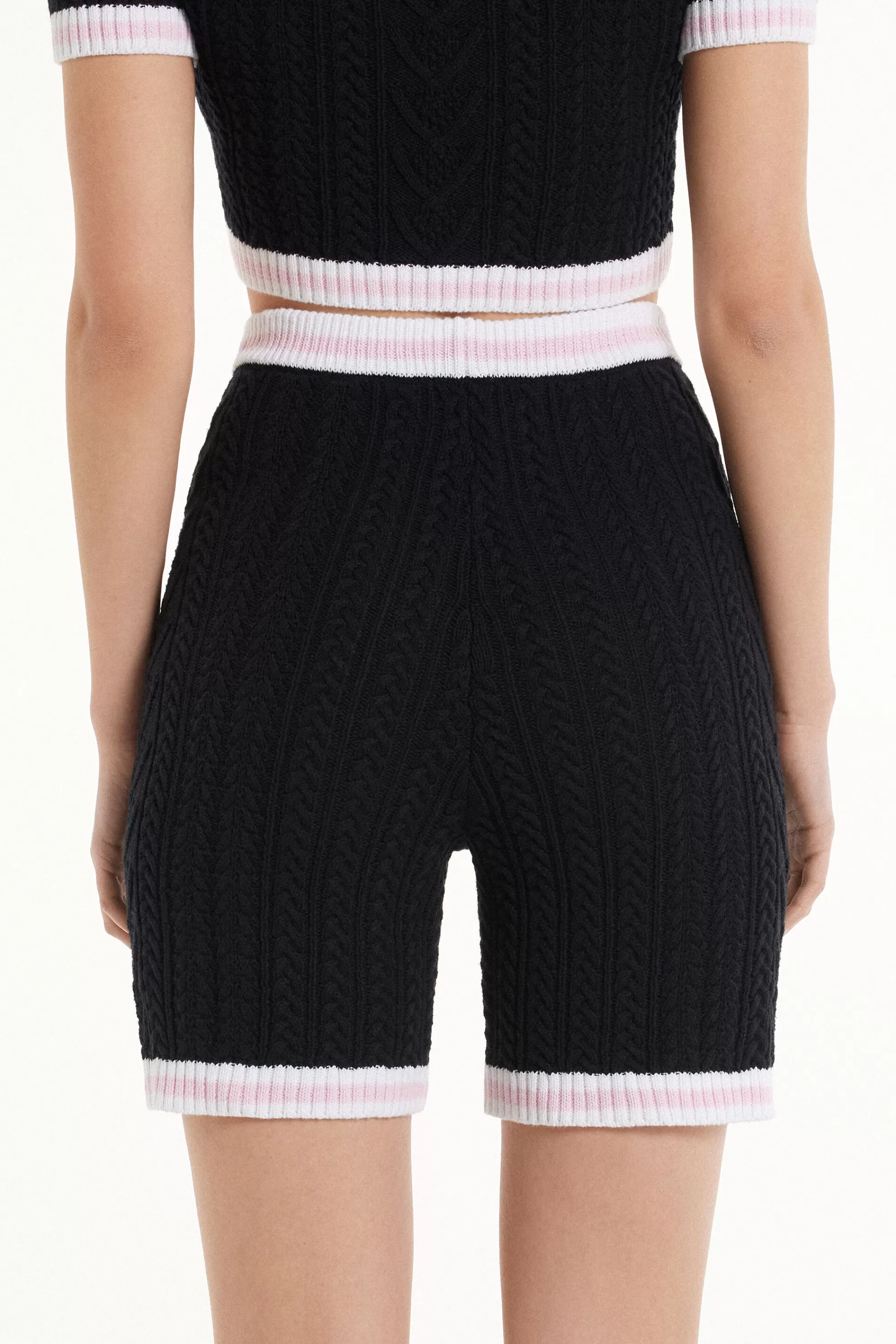 Shop Bermuda Tessuto Calato Treccia Con Tasche - Shorts - Donna | Shorts